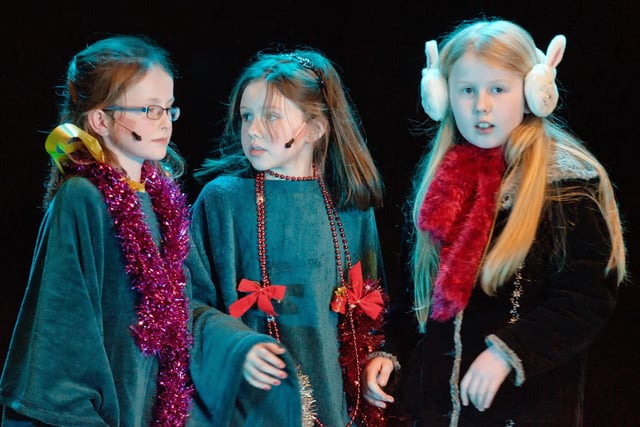 Dearbhla, Cara and Katie perform at Gaelscoil an Chaistil Christmas Concert.INBM4-11 214JC