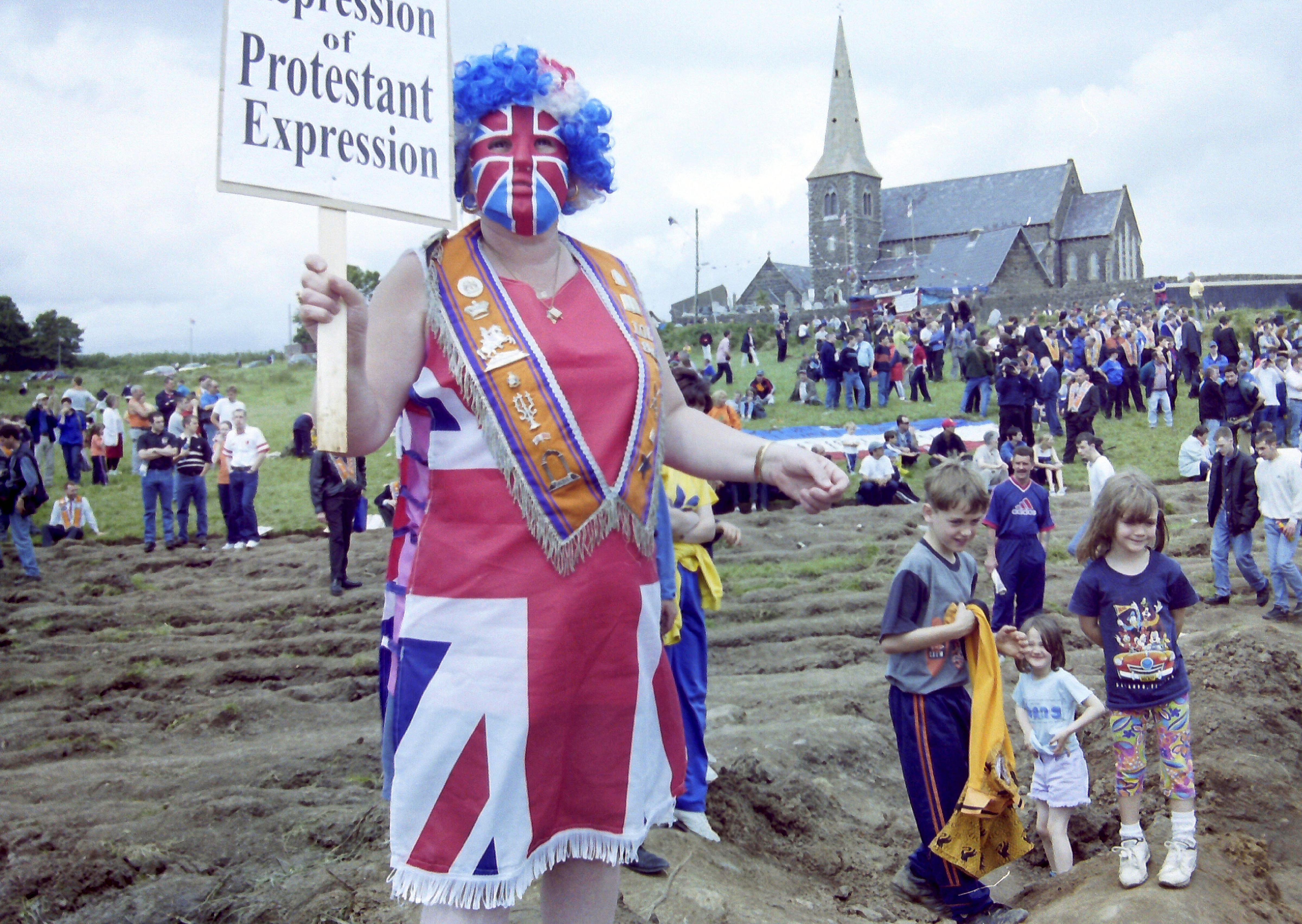 PACEMAKER PRESS 4/7/199994/99Drumcree 1999, Sunday scenes.