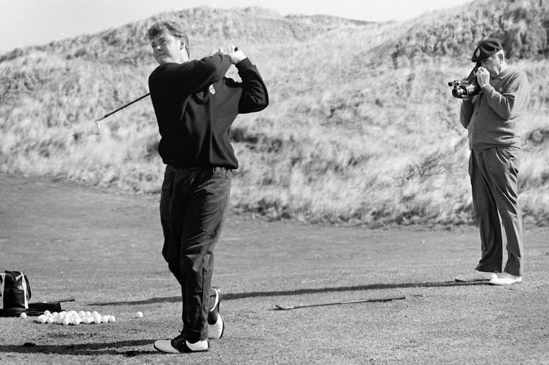PACEMAKER PRESS 19/4/1994
221/94
Darren Clarke, Ulster golfer, being coached by Bob Torrance at Royal Portrush.