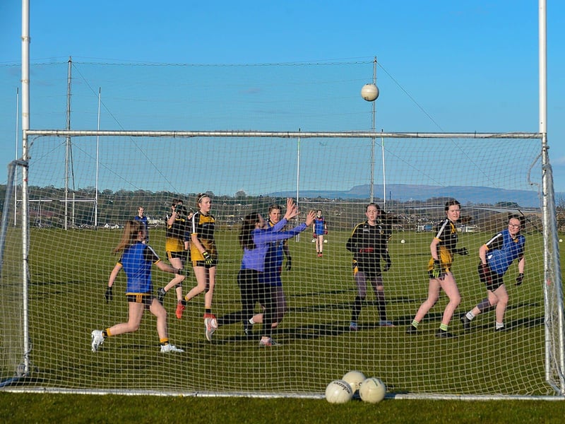 Doire Colmcille girls training recently following the easing of lockdown restrictions. DER2115GS – 047
