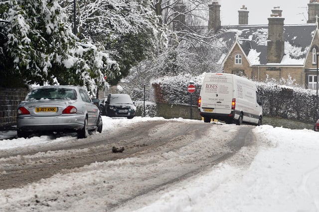 Heavy snow falls in Sheffield this week