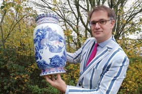 Auctioneer Charles Hanson with the Chinese vase. Photo by Hansons.