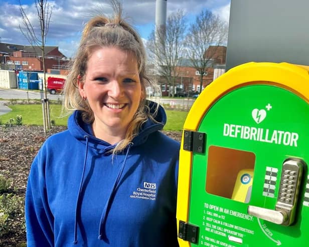 B&amp;DWS - A colleague of the Wellbeing Hub with the defibrillator
