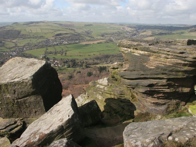 Curbar Edge is one of the Peak District’s best beauty spots, offering remarkable views across the Hope Valley.