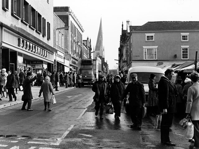 This image, taken in 1974, shows familiar High Streety brands like Littlewoods, as well as the market