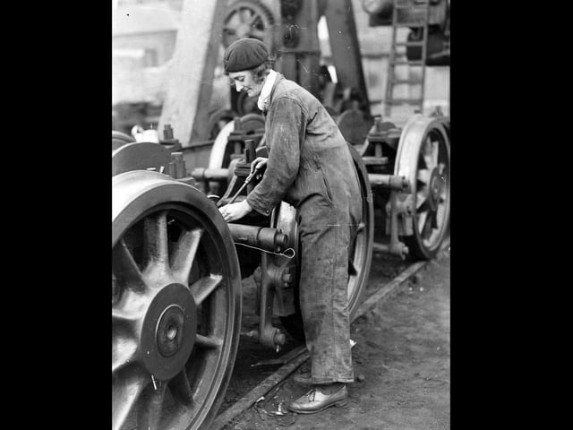 Woman mechanic at Southern Railway workshop in November 1942. The News PP536