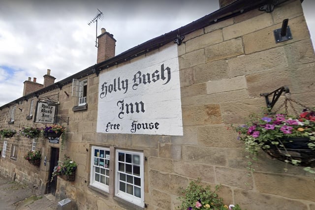 This 17th century pub has a 4.3/5 rating based on 1,303 Google reviews - earning praise for their “friendly staff” and “great atmosphere.”