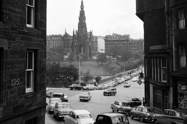 A view of the Scott Monument from Cockburn Street taken in December 1962.