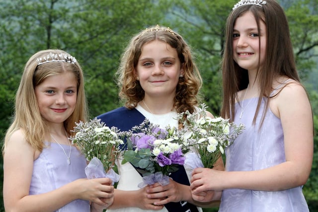 Grindleford Carnival queen Jessica Bingley, centre, with rosebud attendants Lydia Willis and Harriet Collis.