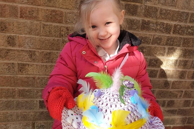 Amber, 5, shows off her pretty pink bonnet, which she made, in this lovely photo shared by Kellsey Brown