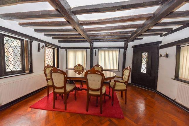 This is what the dining room looks like.