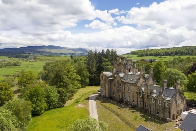 The castle forms the centrepiece of the Dalnair Estate and is set within acres of rural landscape just on the edge of Loch Lomond and The Trossachs National Park, with access to both Glasgow and Stirling within 25 minutes.