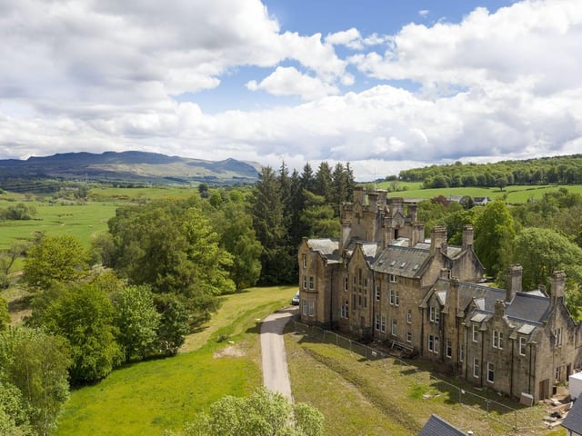 The castle forms the centrepiece of the Dalnair Estate and is set within acres of rural landscape just on the edge of Loch Lomond and The Trossachs National Park, with access to both Glasgow and Stirling within 25 minutes.