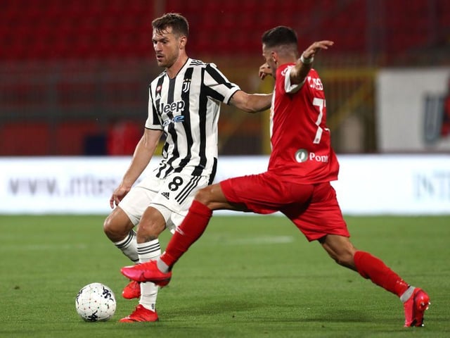 Everton have initiated talks with Aaron Ramsey’s entourage over a move for the Leeds United and Newcastle United linked midfielder, while his club Juventus are willing to let him go for free in January. (Calcio Mercato)
(Photo by Marco Luzzani/Getty Images)