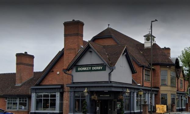 Donkey Derby, Sheffield Road, Chesterfield, S41 8LS.
Among the 577 reviews Keith M posted: "Good value food and excellent customer service."