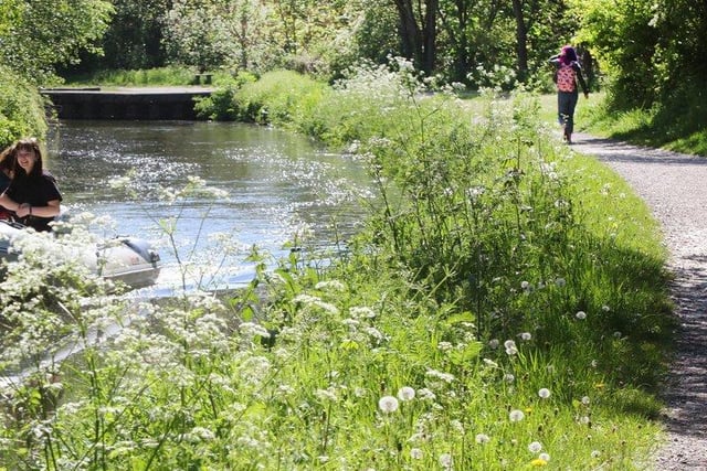 Watch ducks diving for their lunch and fisherman casting their rods on a gentle stroll along the flat towpath which is within easy reach of Chesterfield town.