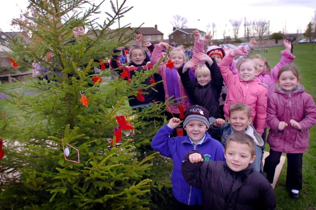 The children from Thornley Primary School did so well when they decorated the Christmas tree in 2007. Who do you recognise in this photo?