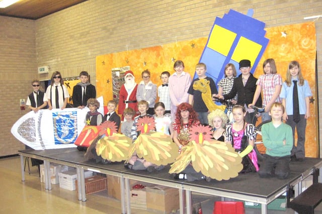 Who can tell us more about the theme of the Hart Primary School Nativity in 2009?