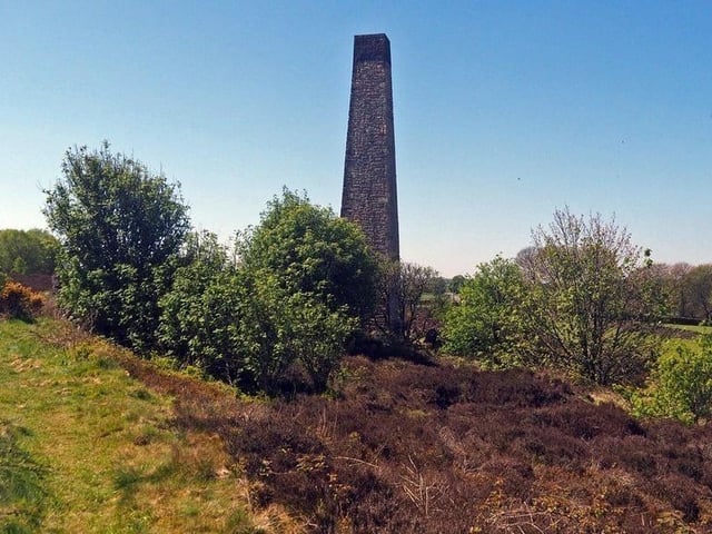 The Stone Edge Cupola can be found near Ashover, close to the Red Lion pub. It was built in 1770 and is thought to be Britain's oldest free-standing chimney