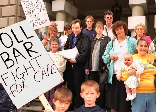 A petition was held in front of the Mansion House to save a cafe in Toll Bar in 1997.
