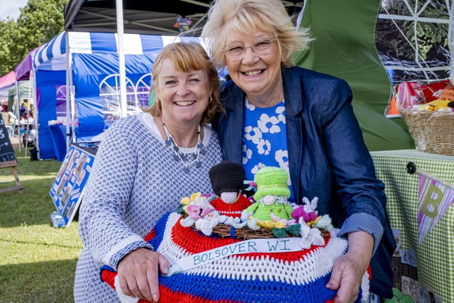 Lynn Smith and Jennifer Kasprzycki, president of Bolsover WI, with knitted postbox topper.