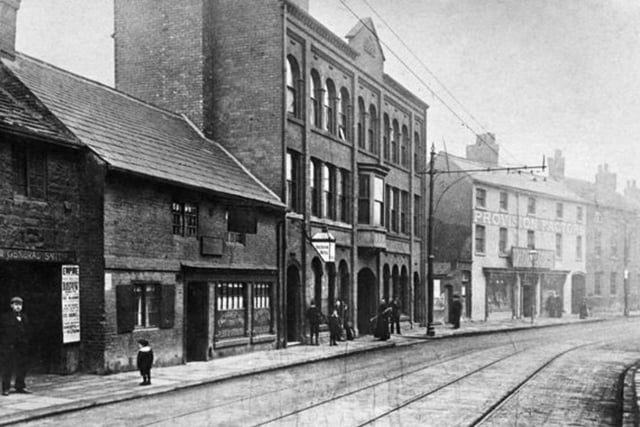 This image shows the Victoria Hotel on Holywell Street. Dating back to 1888, it was demolished in 1969