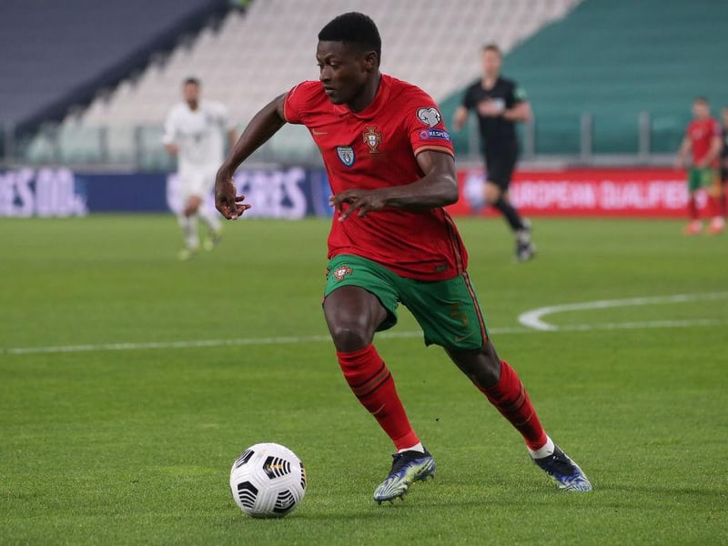Manchester City are preparing to bid £52m for Sporting Lisbon's Nuno Mendes. (Daily Mail)
(Photo by Jonathan Moscrop/Getty Images)