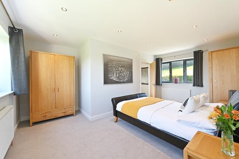 This bedroom benefits from a smaller shower en-suite. (Photo courtesy of Zoopla)