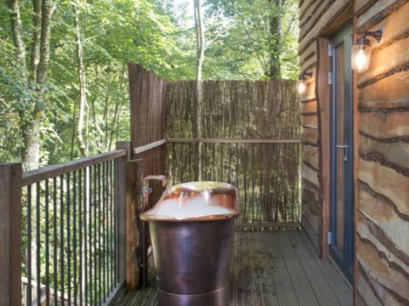 Enjoy a bath under the stars.