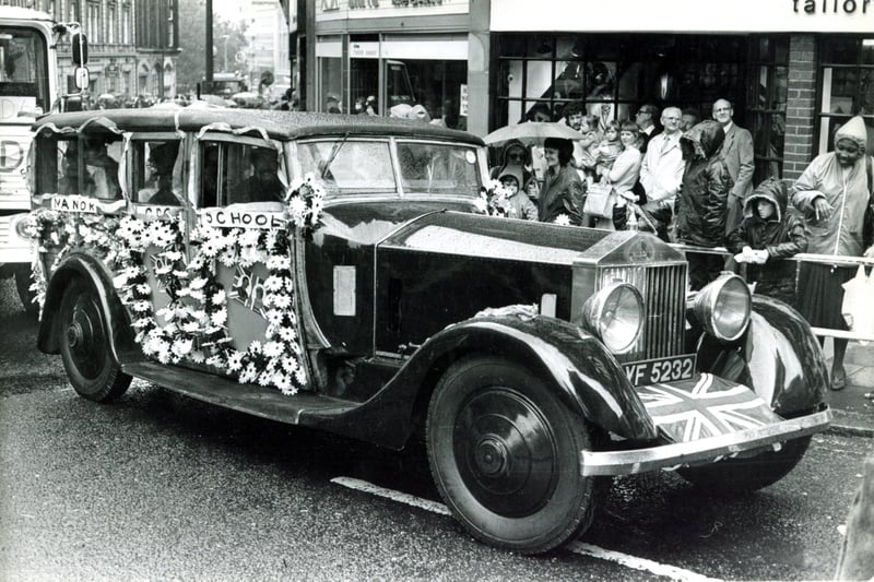 Manor Lodge School celebrate the wedding of Charles and Diana in the 1982 Lord Mayor's Parade