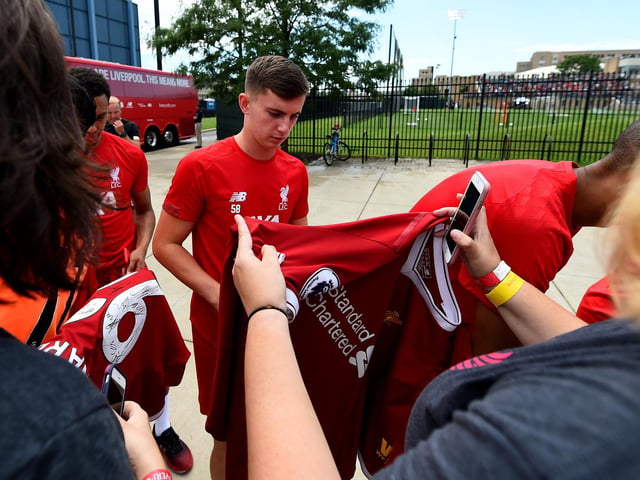 Portsmouth aren’t pursuing a move for highly-rated Liverpool attacker Ben Woodburn at present. (The News)
