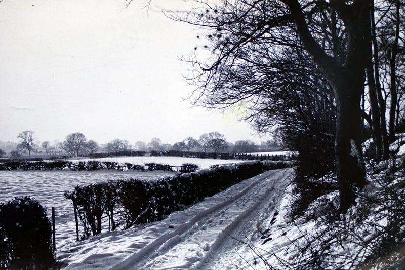 Retro - Snow on High Holborn Codnor 1947