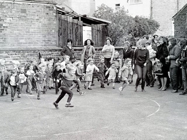Waingroves mini marathon, October 1983.