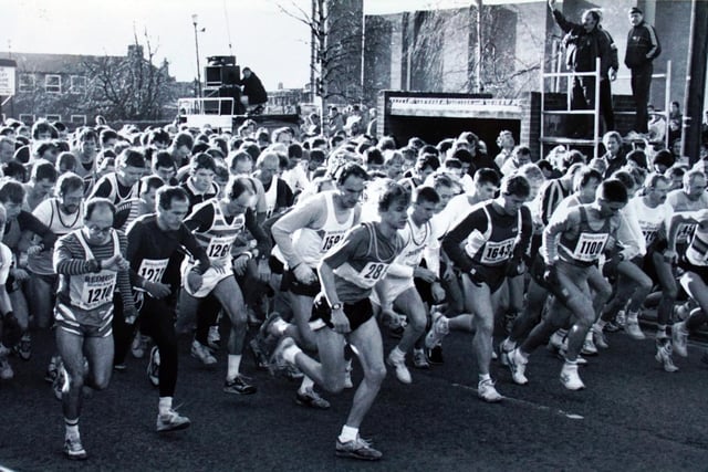 Runners set off on the Butterley Brick half marathon in 1991.
