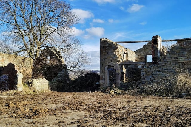 Lost Places and Forgotten Faces said: “I'm glad I decided to come and have a little look before it's completely gone. If you're in the area, it's a nice little walk between Bolsover and Chesterfield, and I'd say it's worth an hour of your time.”
