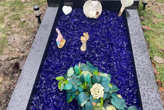 Shaun Gibbs' headstone has been unveiled in Staveley Cemetery.