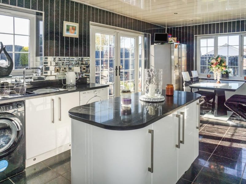 Newly fitted spacious modern mitchen/diner