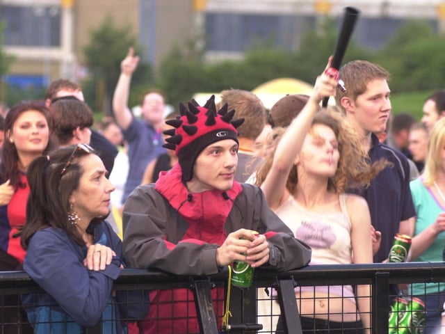 Music lovers wait for the show to start in 2000