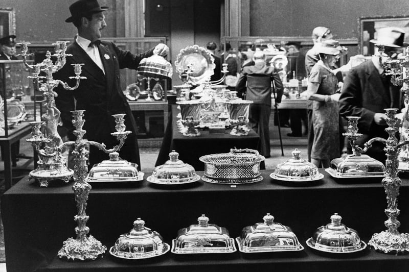 A display of some of the silverware from the Chatsworth Collection that was auctioned at Christies on 25 June 1958.   (Photo by Hulton Archive/Getty Images)
