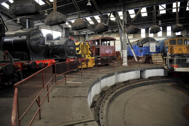 Enjoy a family day with a difference at the Barrow Hill Roundhouse this Christmas. Activities include visits from Santa and Christmas Songs. Plus, join in with Christmas Crafts such as making a festive train lantern and funny festive masks. From Saturday 9 December to Sunday 10 December.
Find out more: https://www.chesterfield.co.uk/events/christmas-at-barrow-hill-roundhouse/