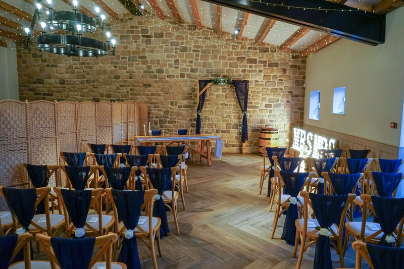 The venue can host an indoor or outdoor wedding ceremony for up to 100 guests.