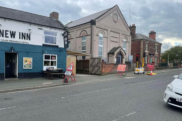 New Inn, a popular community pub in Clay Cross, has found itself in a bizarre situation after temporary traffic lights and signs suddenly appeared at Market Street last week.