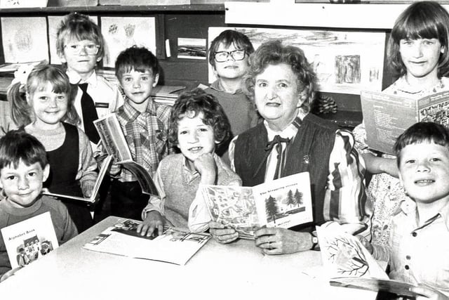 Group reading at Sreet Lane school, 1986.