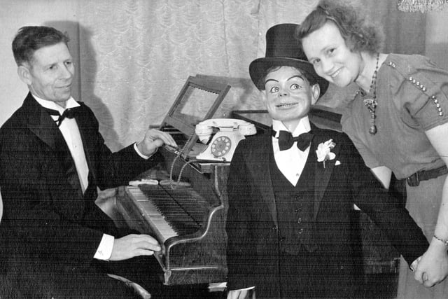 Wynne de Lyle, Britain's premier lady ventriloquist, 1947