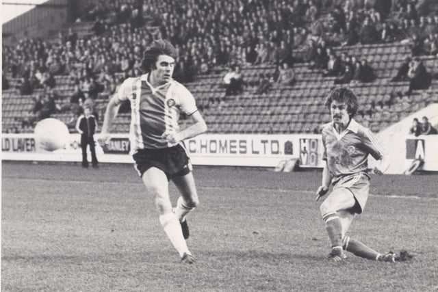Alan Crawford of Chesterfield and Ryan of United tangle during a match between Sheffield United and Chesterfield on 13 December 1980.