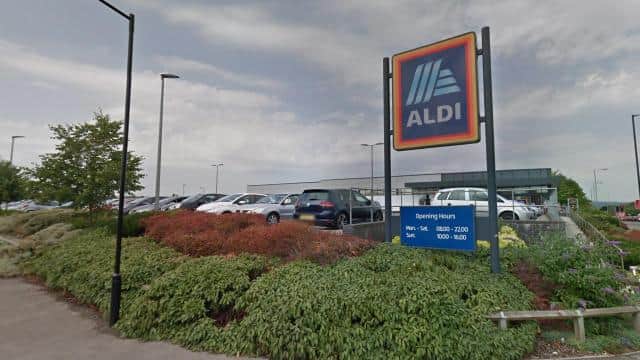 ALDI is paying its staff a 10 per cent bonus.