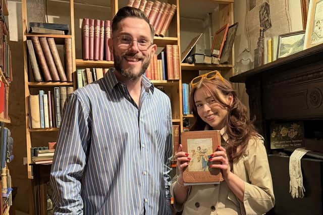 Ruby Murtagh Couple enjoy magical first date in Derbyshire bookshop - with clues ...