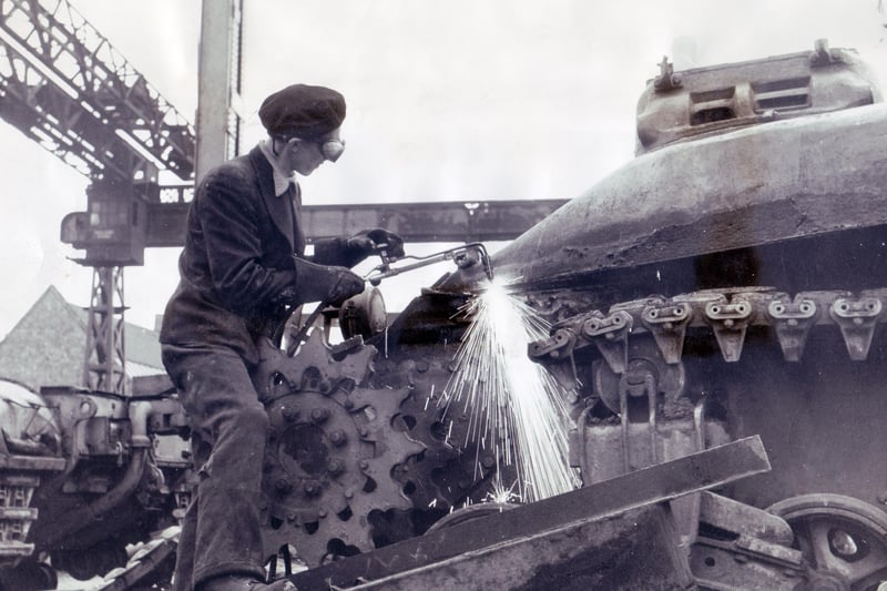 Thomas W. Ward, Albion Works, Sheffield
Flame cutting of scrap steel