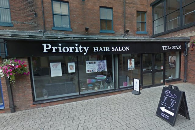 Given 4.8 stars by 20 reviews. One review said: "Great staff, nice atmosphere and really experienced hairdressers."