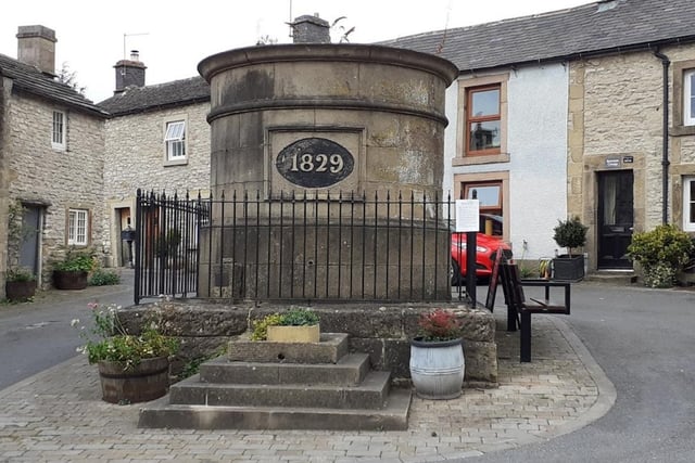 Located in Bakewell, which is also on this list, Youlgreave is an ideal place to visit if you'd like to learn more about British history. There's some great pubs here, too.